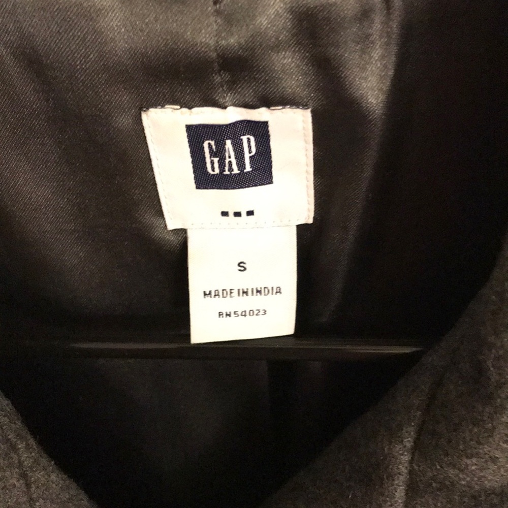 Gap - Picture 4 of 5